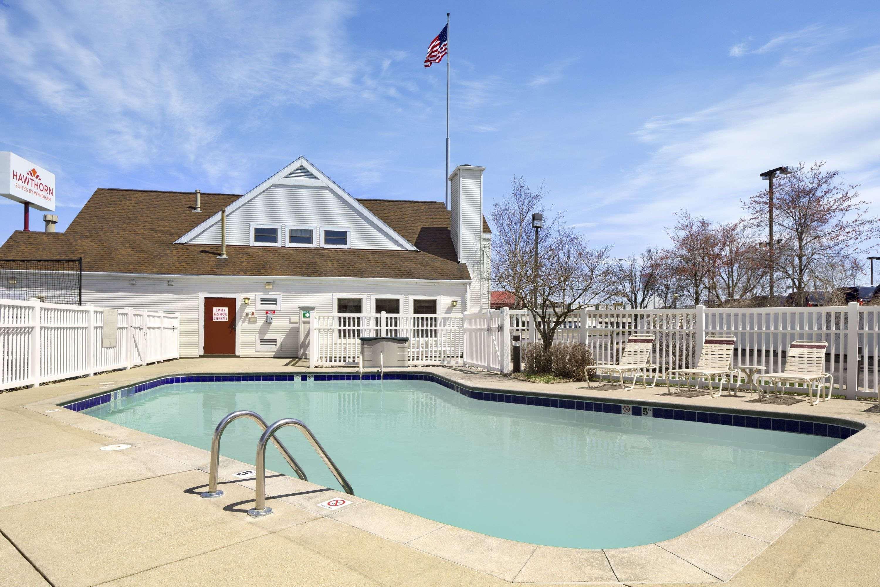 Hawthorn Extended Stay By Wyndham Fort Wayne Exterior photo